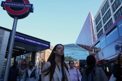 Londra'da metro grevleri: Metro kapanırken havalimanları ve istasyonlara alternatif güzergahlar