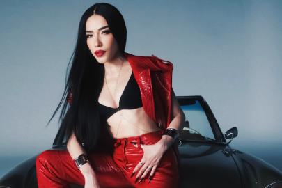 Burcu Güneş'ten göndermeli paylaşım: 'Utanmazlar ilahi tokatla uyandırılır'