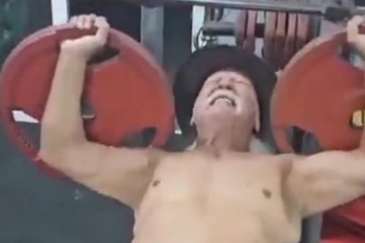 Şener Üşümezsoy, spor yaptığı anları paylaştı