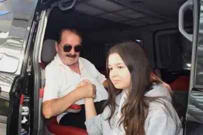 Tatlıses okul çıkışında kızını aldı