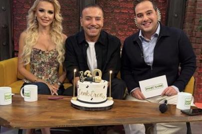 Cenk Eren sahnedeki 30'uncu yılını 'Smart Sahne'de kutladı: Bir şarkı ile meşhur olmadım